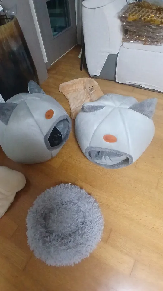 Cozy Cotton Cat Cave: Ultimate Winter Pet Bed Retreat photo review