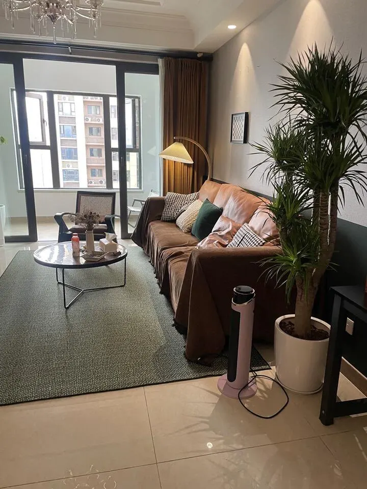 Elegant Brown Retro Area Rug for Living Room & Bedroom Comfort photo review