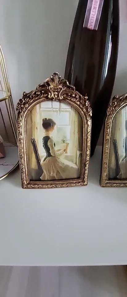 Elegant Gold Arch Photo Frame - Timeless Memory Display photo review