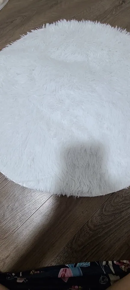 Ultra Cozy Fluffy White Round Rug for Chic Home Decor photo review