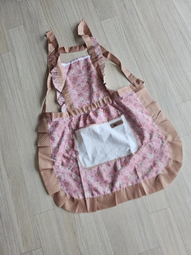 Charming Floral Canvas Apron - Stain Resistant & Stylish photo review