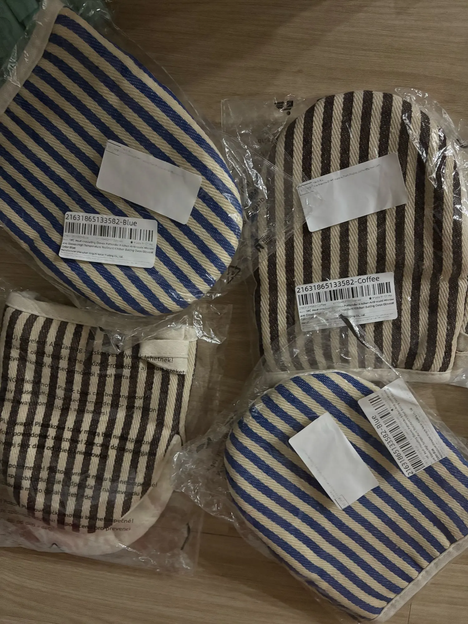 Stylish Heat-Resistant Kitchen Gloves for Safe Cooking photo review