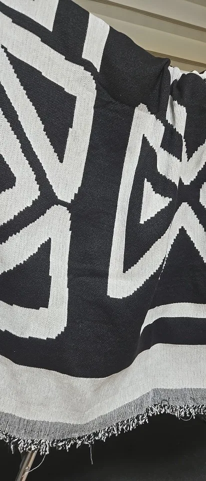 Chic Boho Chenille Sofa Towel with Tassels - Versatile Beach & Picnic Blanket photo review