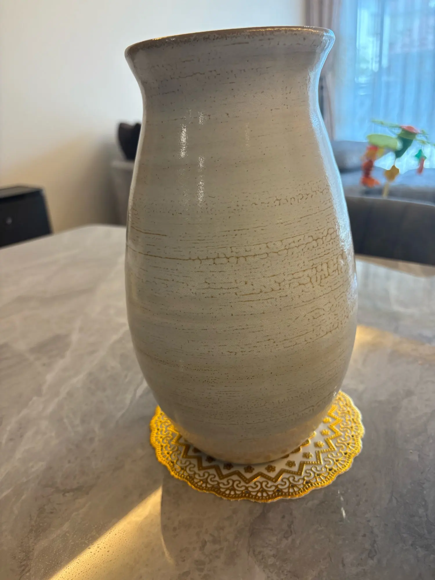 Minimalist White Cerc Flower Vase for Elegant Home Decor photo review