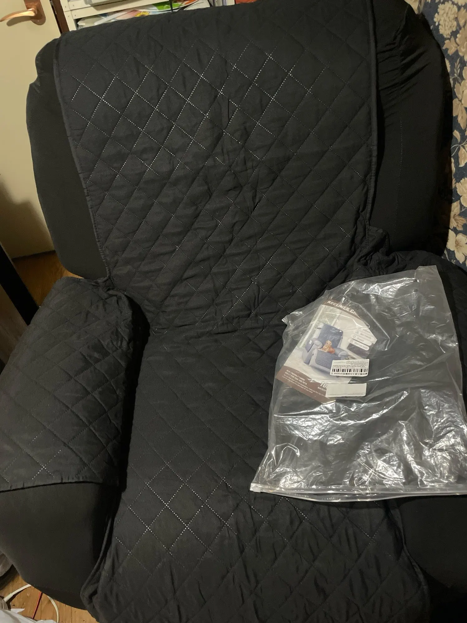 Luxurious 1-Seater Recliner Cover for Pets & Kids - Non-Slip photo review