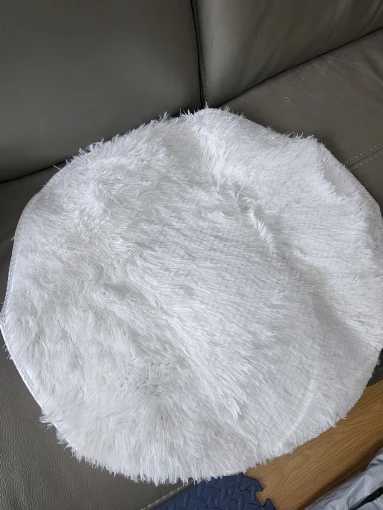Ultra Cozy Fluffy White Round Rug for Chic Home Decor photo review