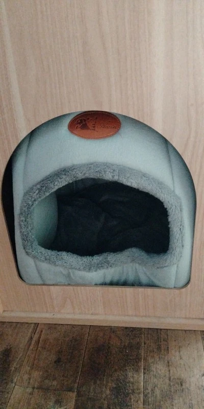 Cozy Cotton Cat Cave: Ultimate Winter Pet Bed Retreat photo review