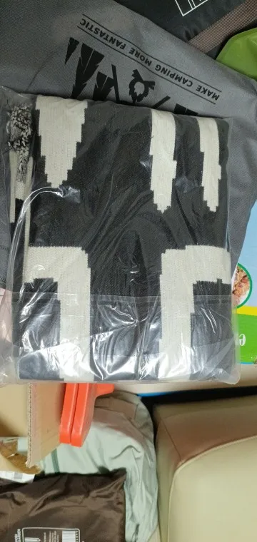 Chic Boho Chenille Sofa Towel with Tassels - Versatile Beach & Picnic Blanket photo review