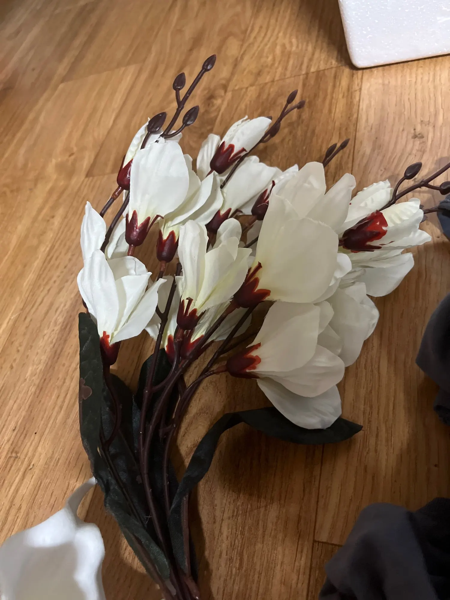 Elegant Magnolia Silk Flower Set - 5 Forks, 20 Heads for Home Decor photo review