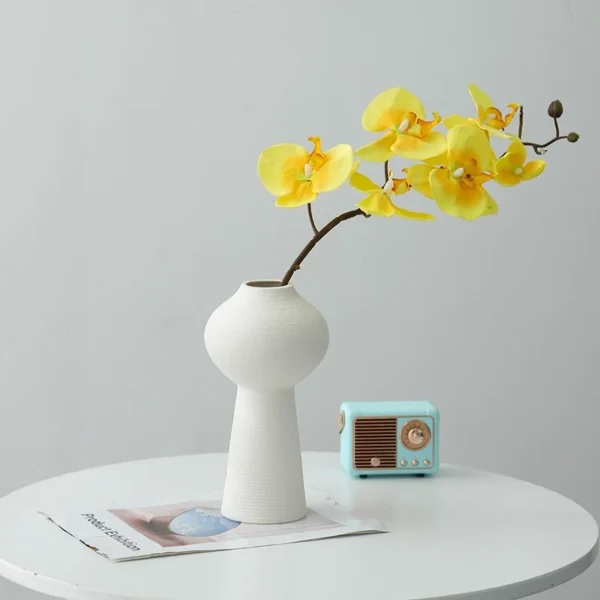 Minimalist Japanese Flower Vase: Elevate Your Decor Elegantly