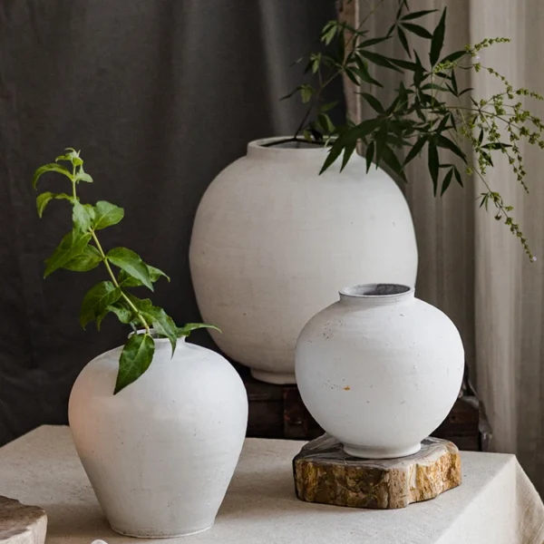 Vintage White Earthenware Floor Vase - Elegant Moon Clay Pot