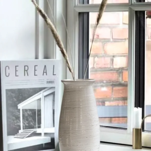 Minimalist White Cerc Flower Vase for Elegant Home Decor