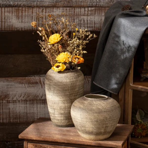 Elegant Ceramic Vase with Dried Flowers for Modern Homes