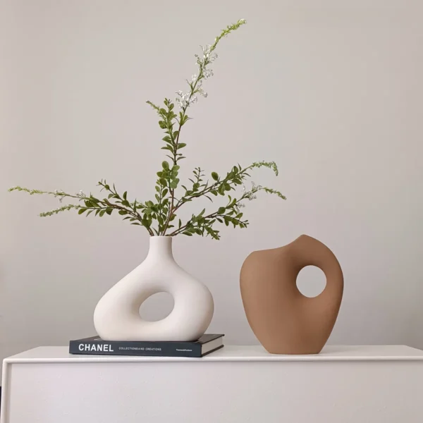 Sleek Modern Mat Cerc Vase for Elegant Home Decor