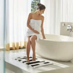 1pc "BATH" Design Non-Slip Bath Mat, Ultra Absorbent Polyester Bathroom Rug, Black and White Textured Entryway Carpet - Image 4