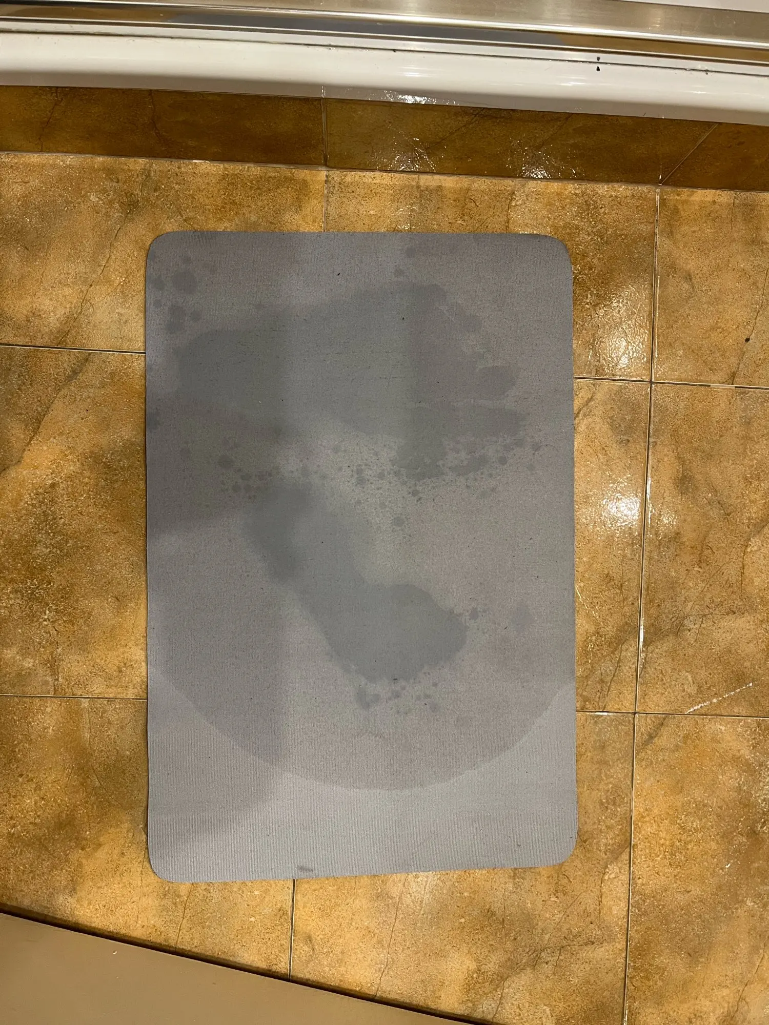 Luxurious Non-Slip Diatom Bathroom Mat - Safe & Stylish photo review