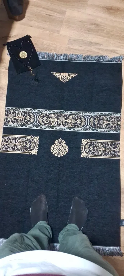 Elegant Black Geometric Prayer Mat - Fade Resistant & Washable photo review