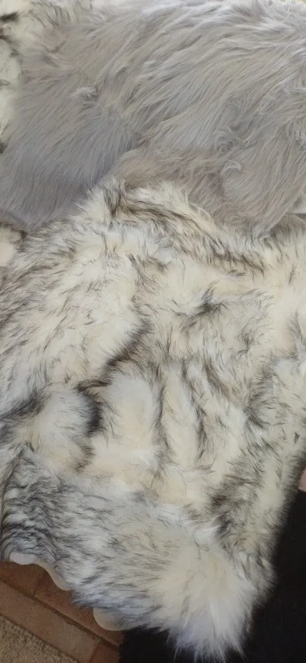 Luxurious Anti-Slip Faux Fur Area Rug - 2 x3 ft Comfort photo review