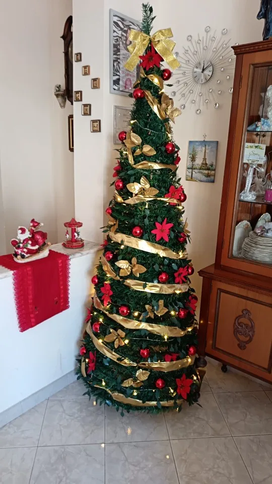 Customizable 6 ft Christmas Tree - Safety Certified & Foldable photo review