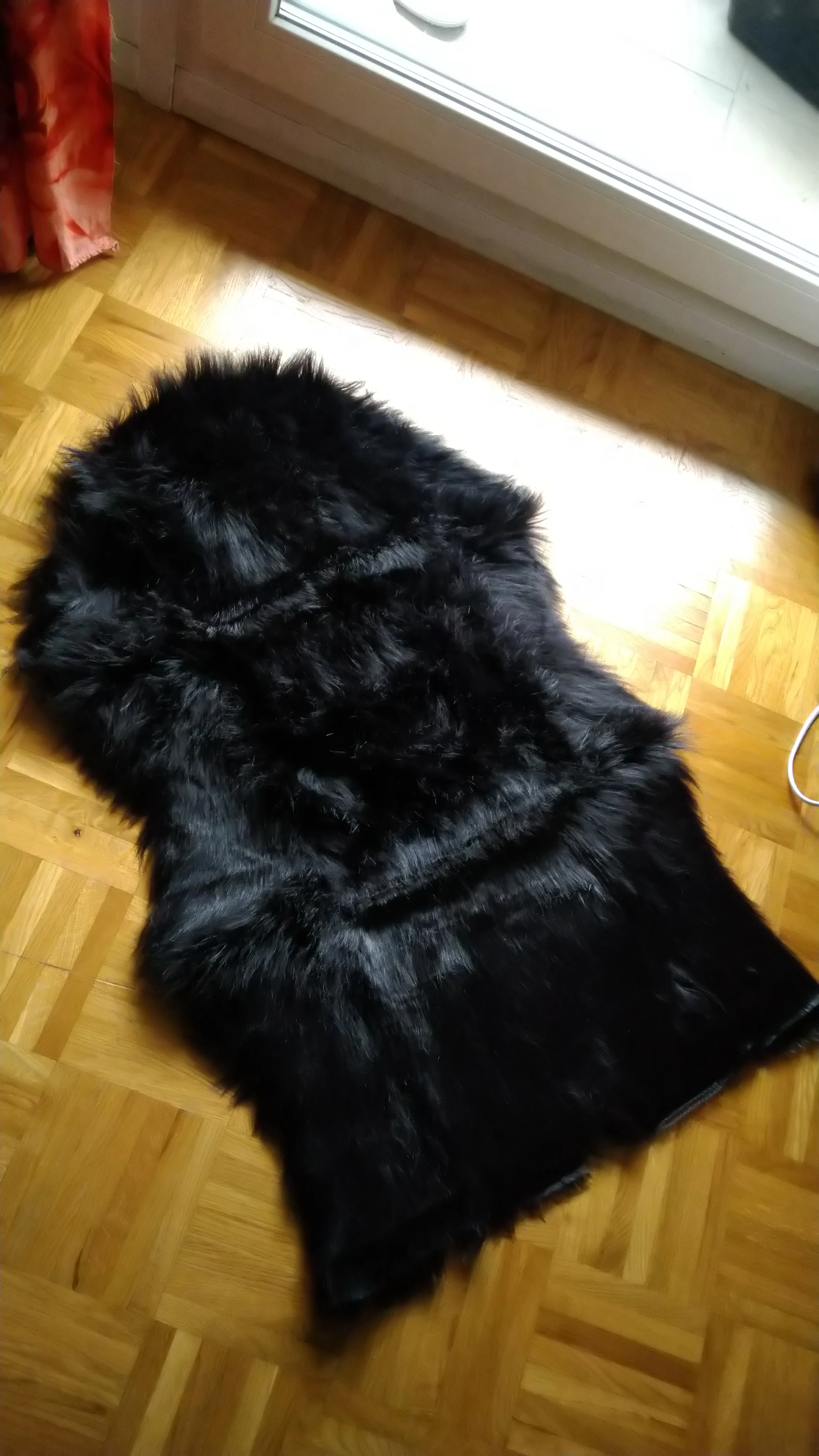 Luxurious Anti-Slip Faux Fur Area Rug - 2 x3 ft Comfort photo review
