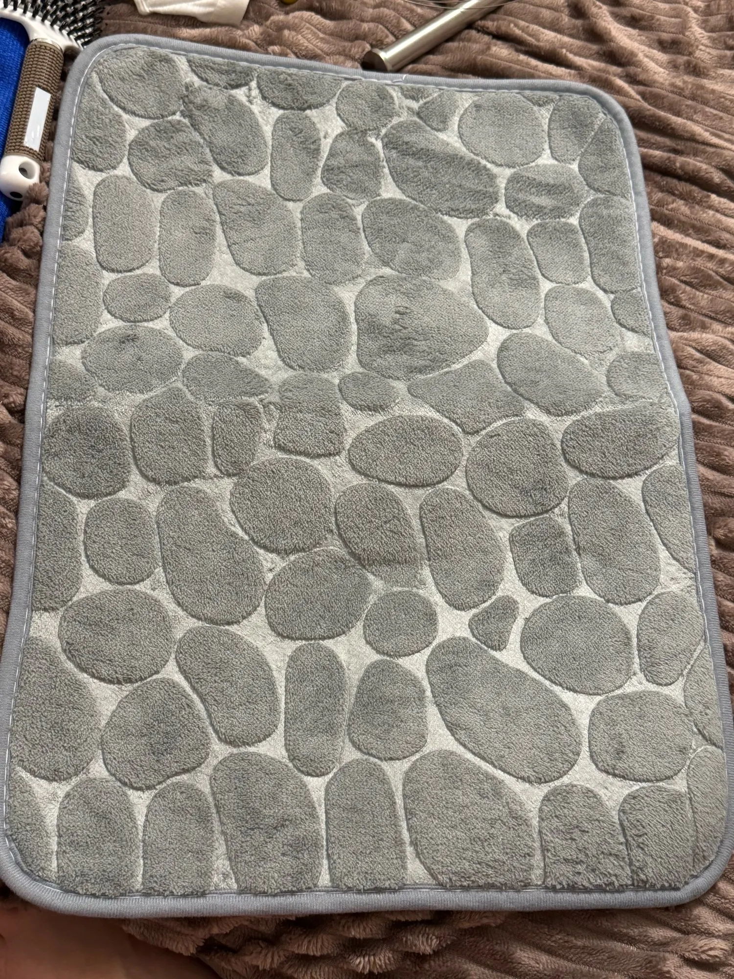 Luxurious Microfiber Pebble Mat for Stylish Home Comfort photo review