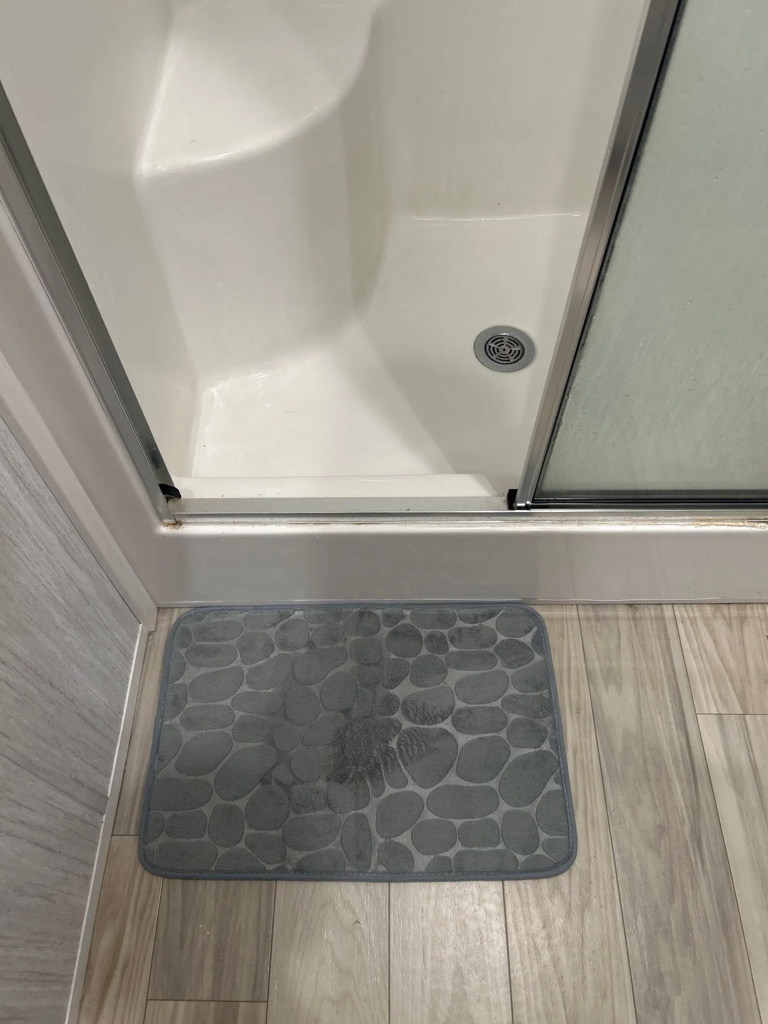 Luxurious Microfiber Pebble Mat for Stylish Home Comfort photo review