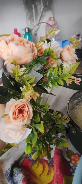 Luxurious Autumn White Silk Roses Bouquet for Timeless Elegance photo review