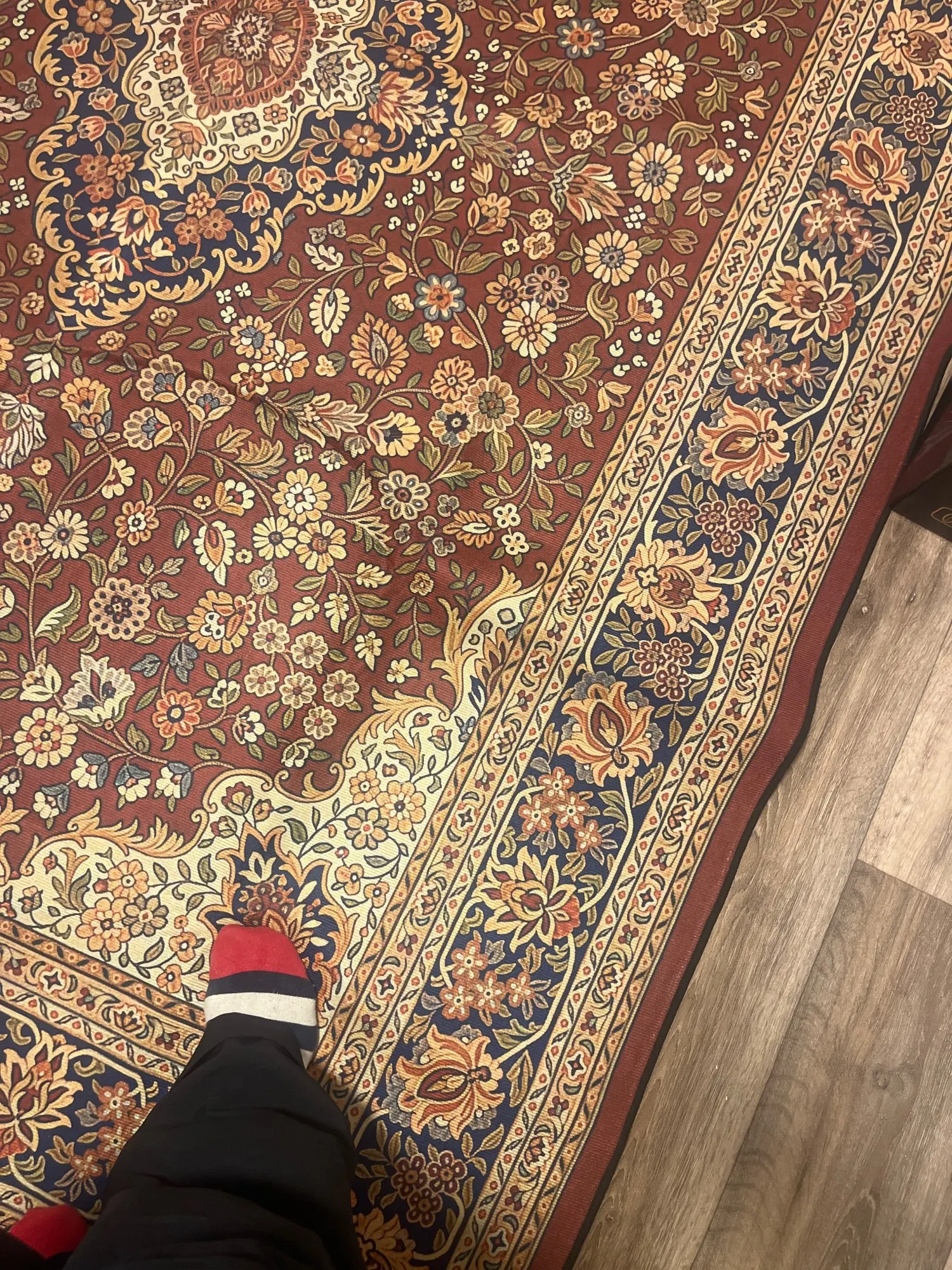 VIKAMA Custom Polyester Carpet - Durable & Easy Care Design photo review