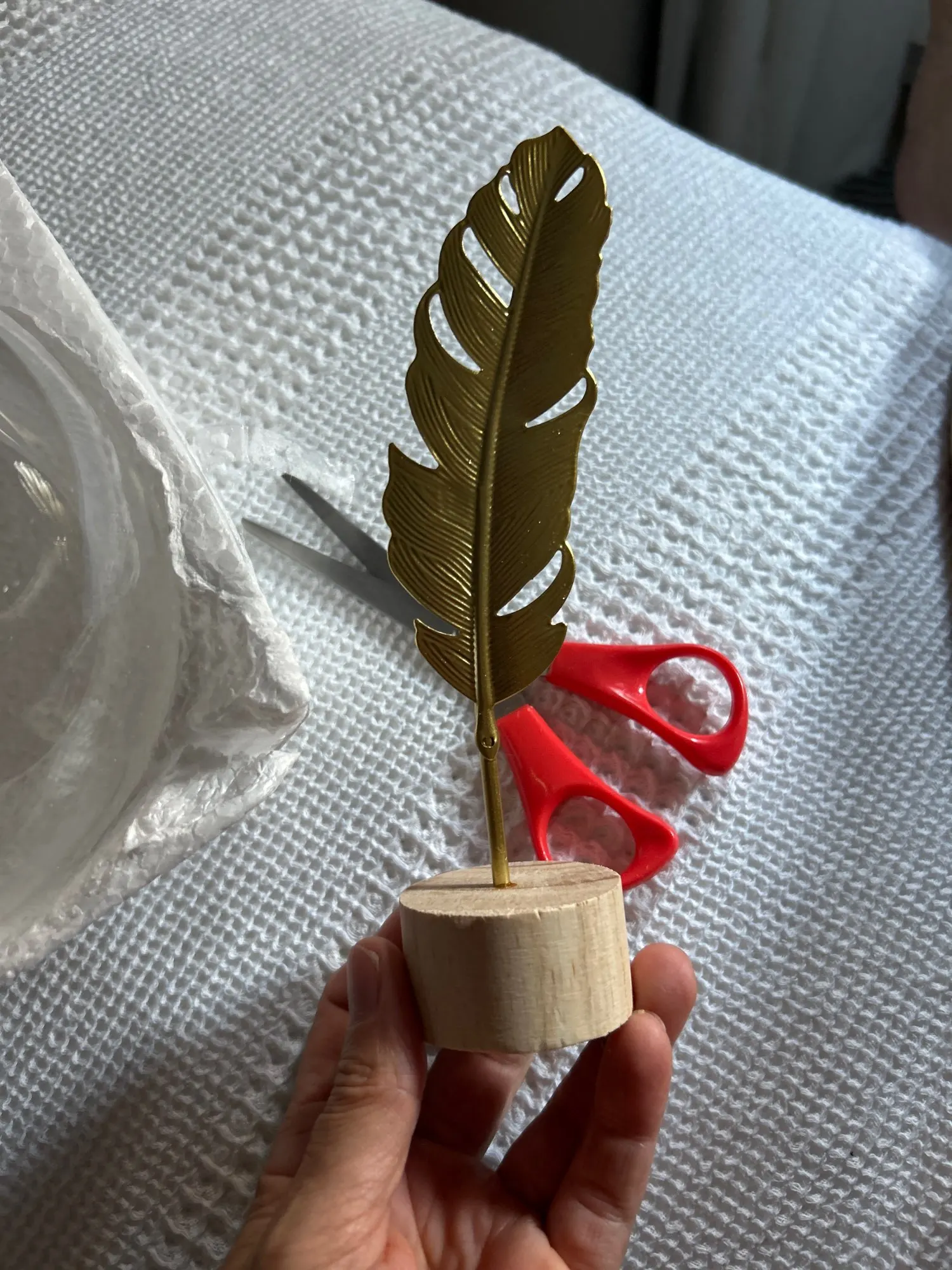 Elegant Nordic Gold Ginkgo Leaf Sculpture for Chic Decor photo review