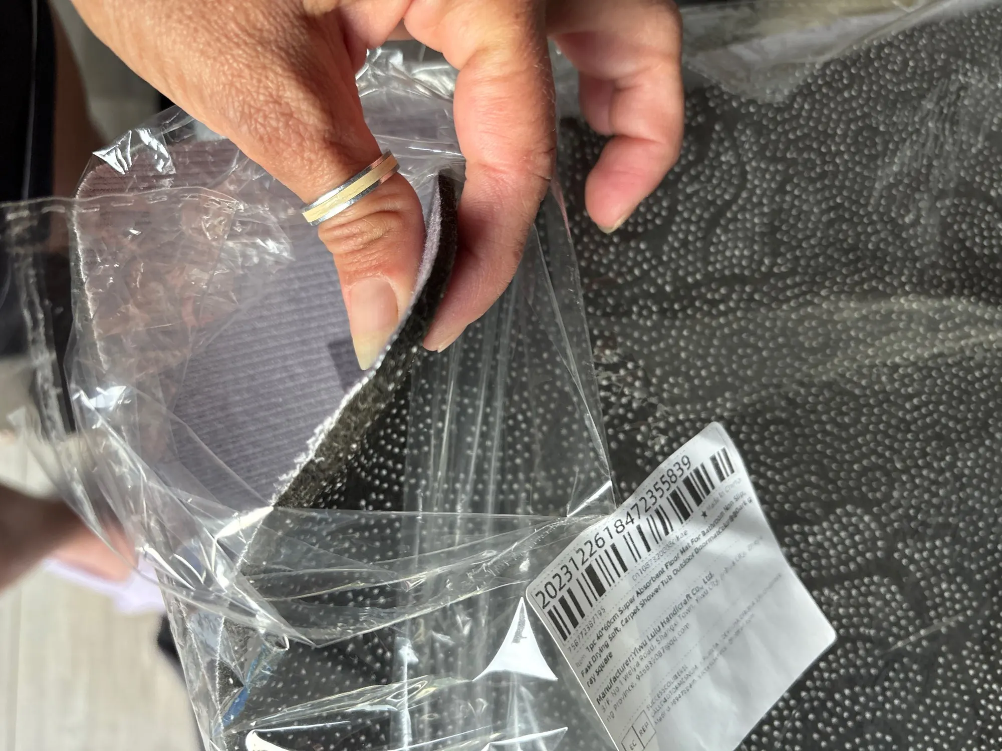 Plush Microfiber Bath Mat - Super Absorbent & Fast Drying photo review