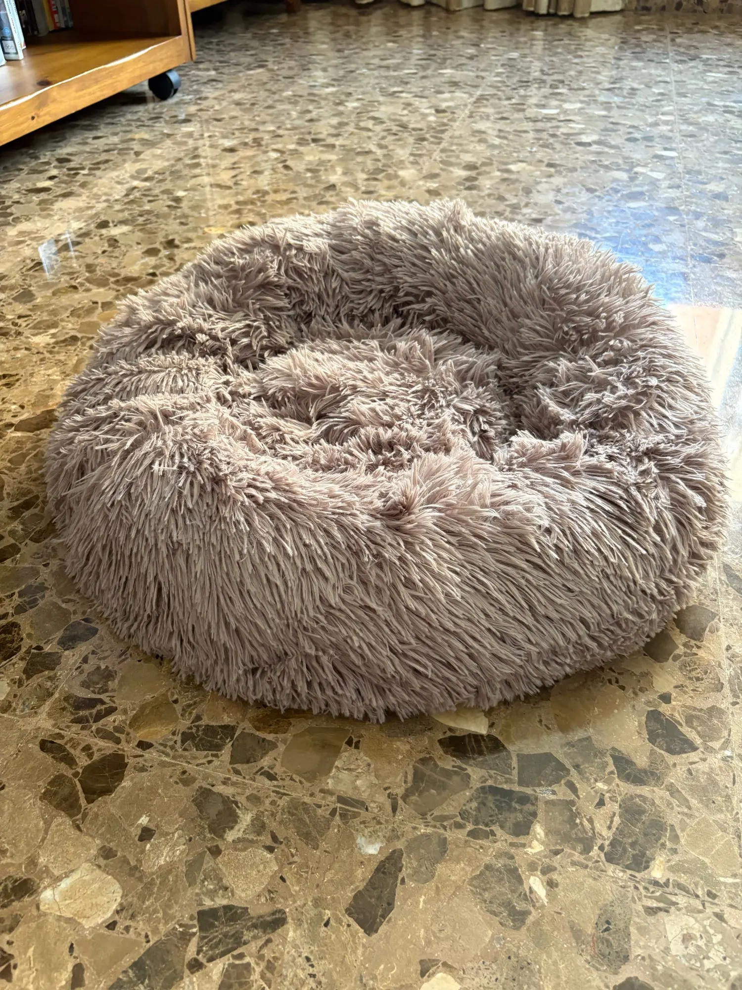 Cozy Round Plush Dog & Cat Bed for Ultimate Warmth & Style photo review