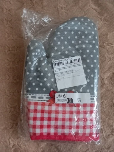 Stylish Heat-Resistant Kitchen Gloves – 2 Pairs for Safety photo review