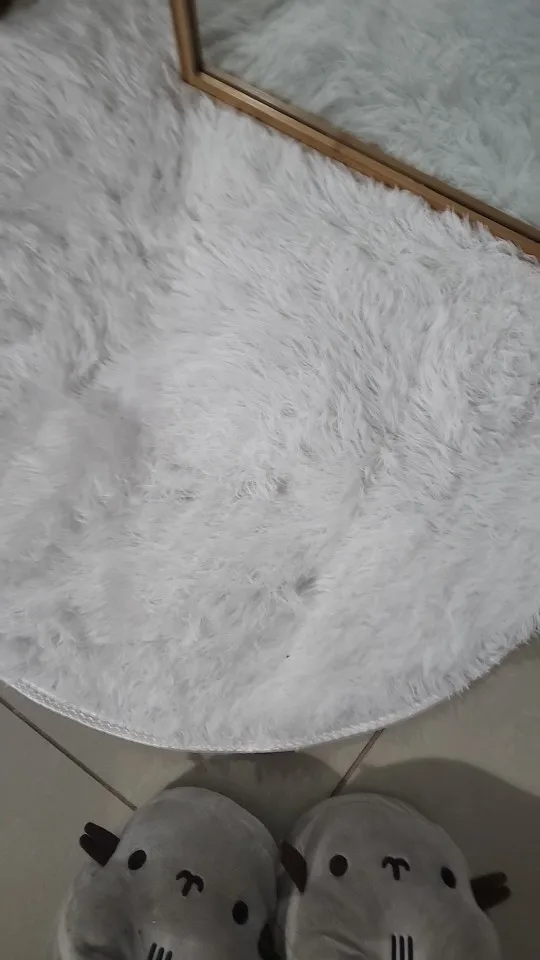 Supreme Softness! Chic Round Plush Rug for Modern Living photo review