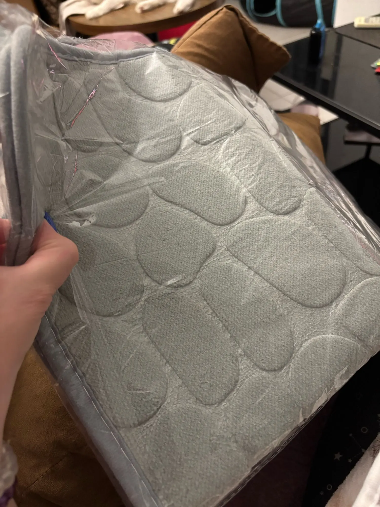 Luxurious Microfiber Pebble Mat for Stylish Home Comfort photo review