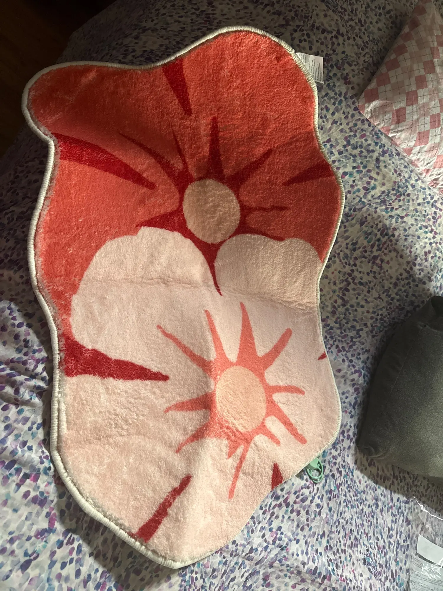 Soft Pink Flower Bath Mat - Stylish Comfort for Your Space photo review