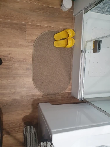 Elegant Quick-Dry Non-Slip Bathroom Mat for Ultimate Safety photo review