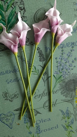 Elegant 5 PCS Calla Lily Faux Flowers for Timeless Decor photo review