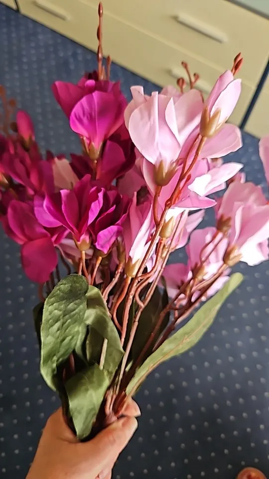 Elegant Magnolia Silk Flower Set - 5 Forks, 20 Heads for Home Decor photo review