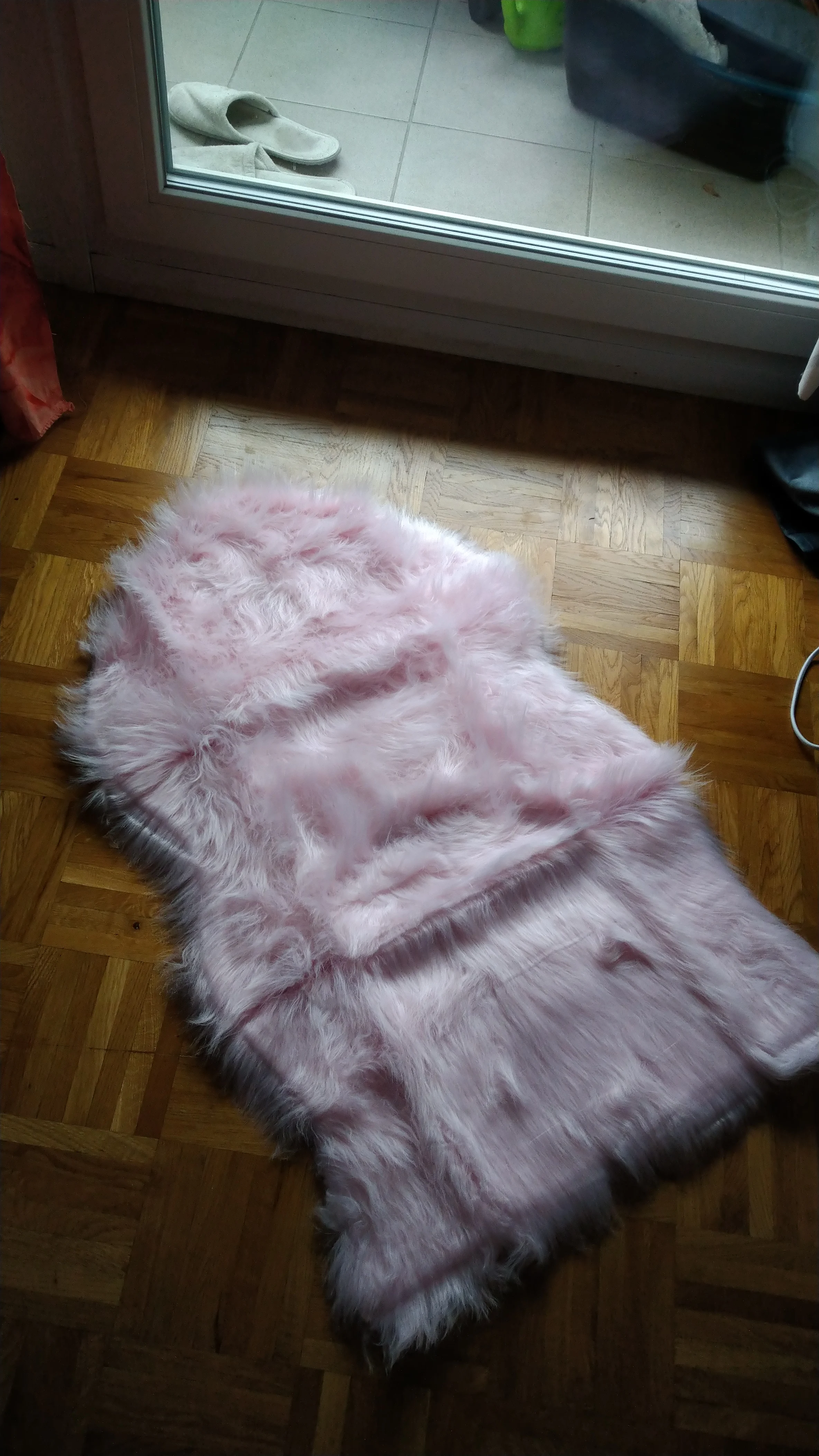 Luxurious Anti-Slip Faux Fur Area Rug - 2 x3 ft Comfort photo review