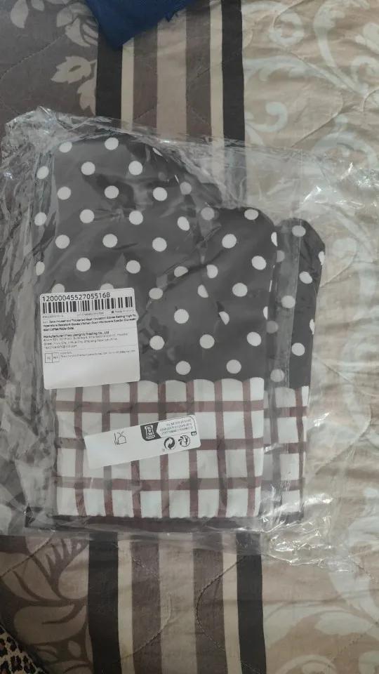 Stylish Heat-Resistant Kitchen Gloves – 2 Pairs for Safety photo review