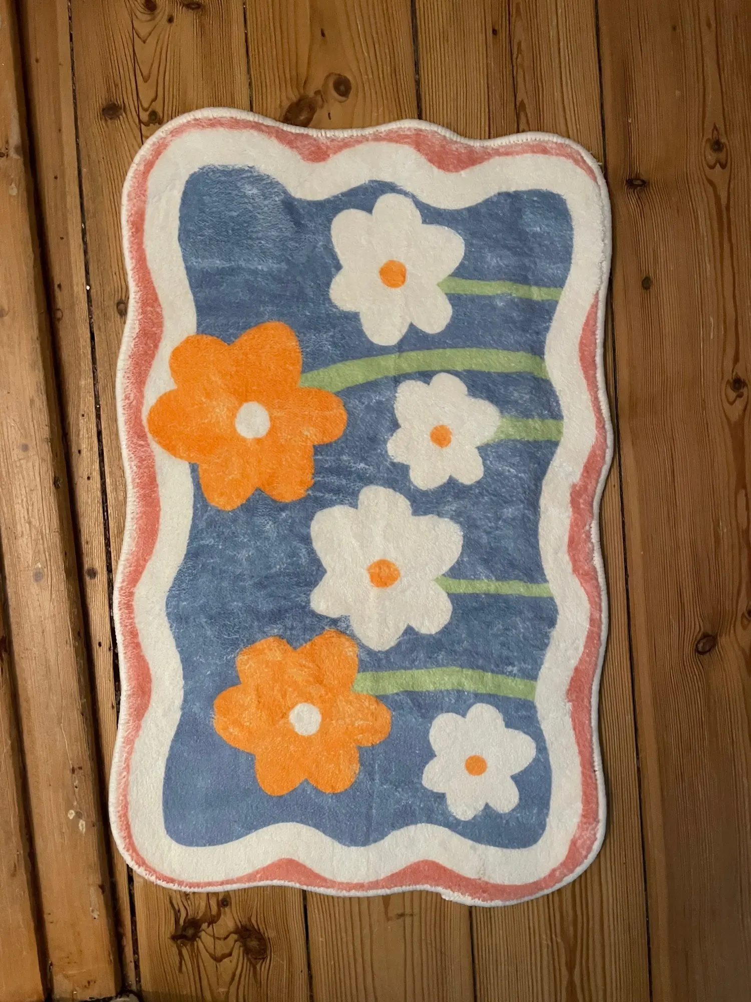 Luxurious Suede Floral Bath Rug - Soft, Non-Slip, Washable photo review