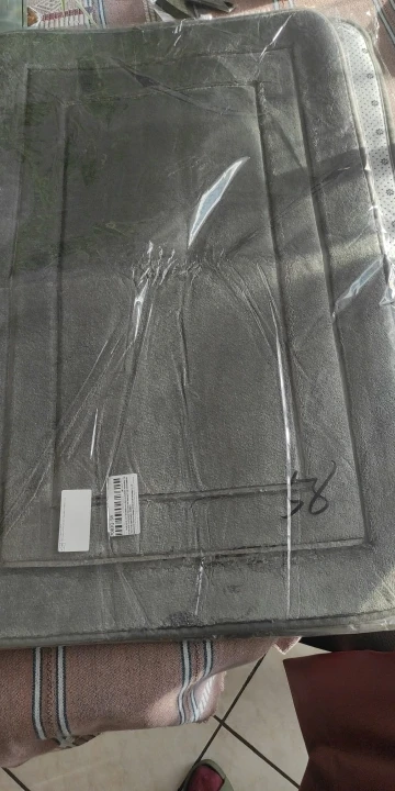 Plush Coral Velvet Anti-Skid Bath Mat for Stylish Safety photo review