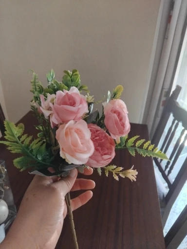 Luxurious Autumn White Silk Roses Bouquet for Timeless Elegance photo review