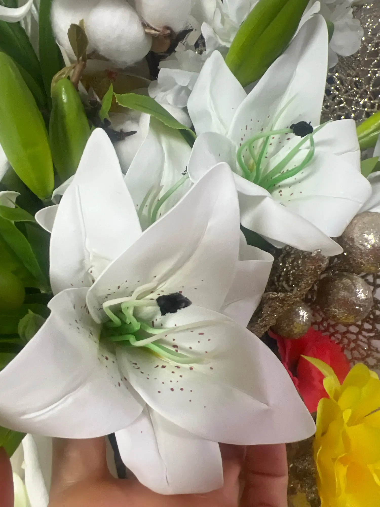 Lifelike 5 Pcs White Lily Bouquet for Elegant Home Décor photo review