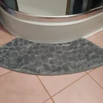 Plush Curved Bathroom Mat - Non-Slip & Absorbent Comfort photo review