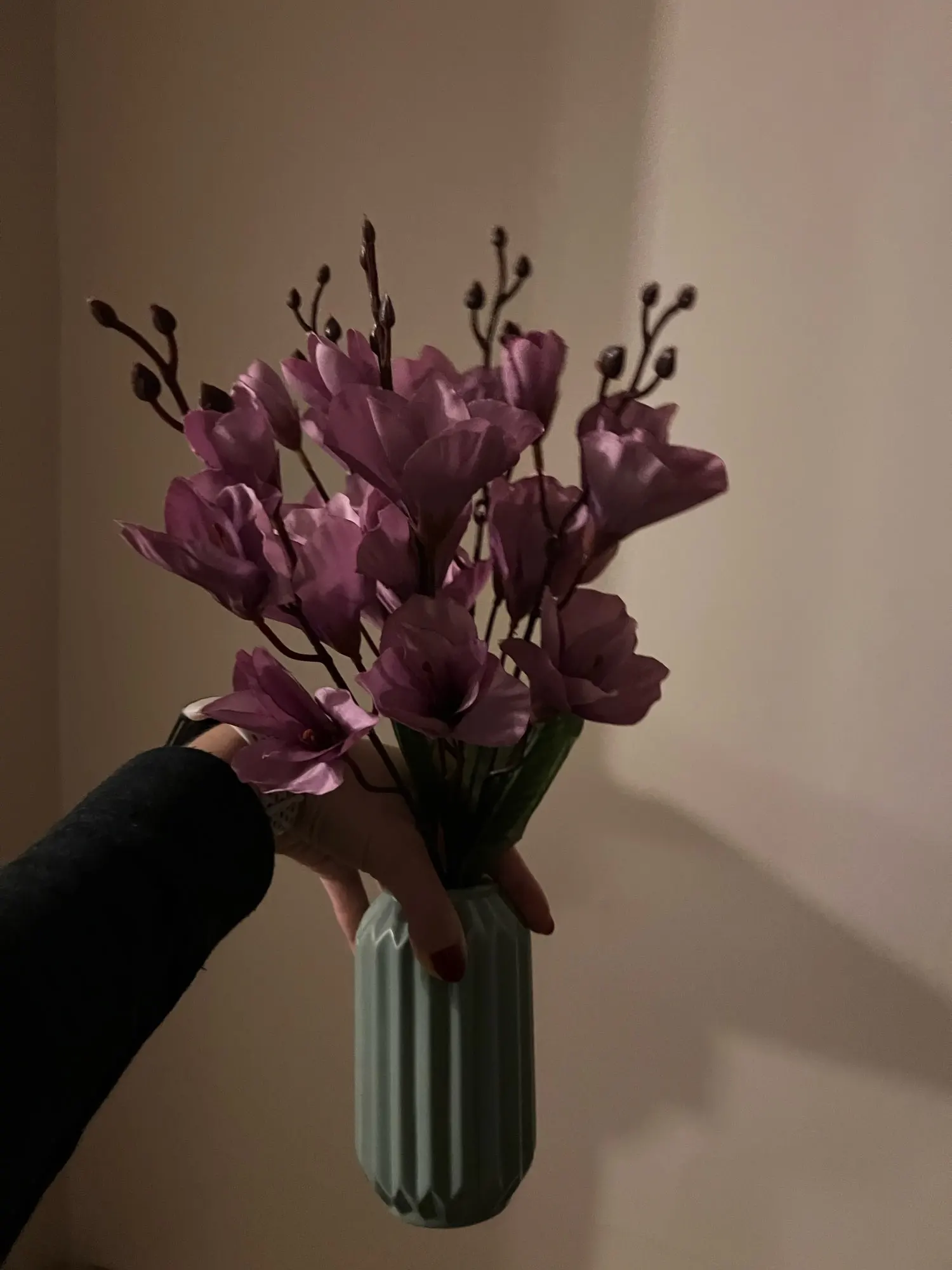 Vibrant 20-Head Artificial Magnolia Bouquet for Timeless Elegance photo review