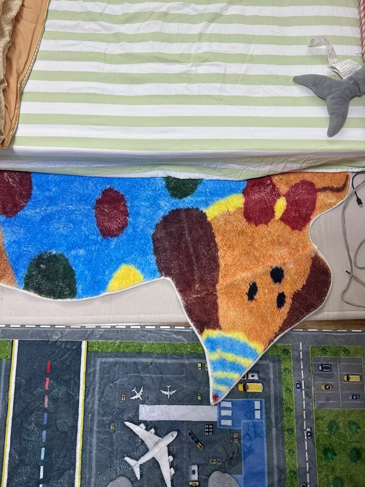 VIKAMA Cartoon Rug: Waterproof, Anti-Slip & Customizable Comfort photo review