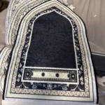 Elegant Muslim Prayer Mat – Anti-Slip, Easy-Clean Design photo review
