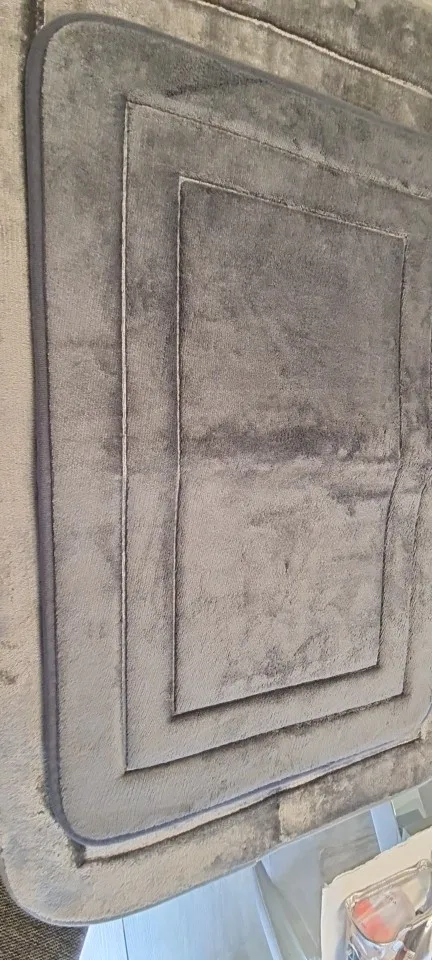 Plush Coral Velvet Anti-Skid Bath Mat for Stylish Safety photo review