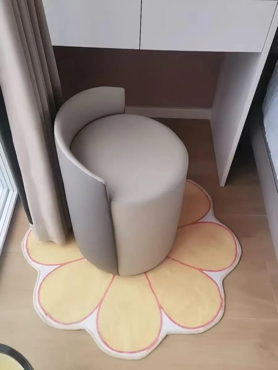 Nordic Style Living Room Decoration Plush Carpet Fluffy Soft Flower Shape Rug Simple Rugs for Bedroom Washable Bedside Floor Mat photo review